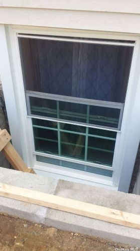 395 Oakland Ave, Central Islip NY  11722-2013 exterior