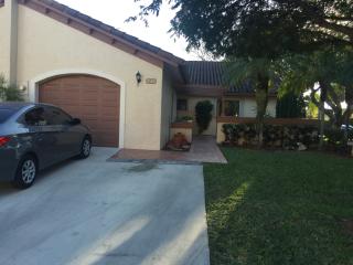 8599 115th Pl, Miami, FL 33178-2035