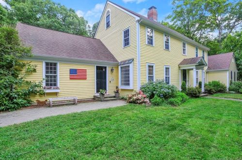 217 Rock House Rd, Bridgeport, CT 06612-1223