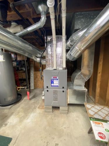 6 Traders Ct, Norwich CT  06360-7018 exterior