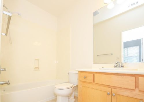 460 Rosso Ct, Vacaville CA 95687-5698 exterior