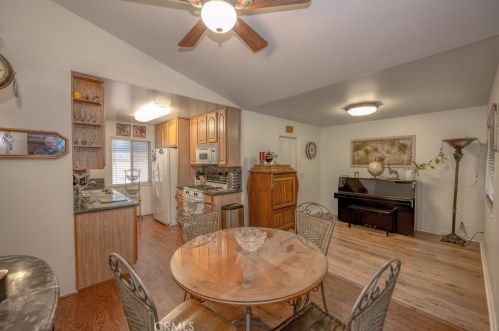 26607 Balerna Dr, Santa Clarita CA  91350-2305 exterior