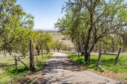5545 Almond Dr, Templeton, CA 93465-8682