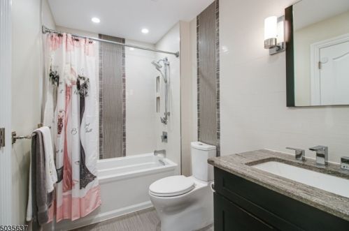 1 Mueller Pl, Warren NJ  07059-5703 exterior