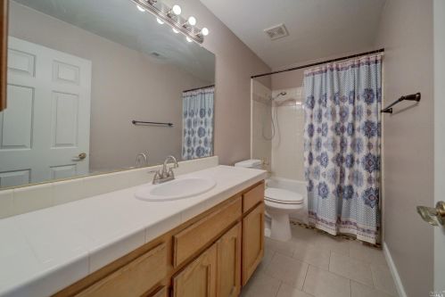 273 Sparrow St, Vacaville CA  95687-7223 exterior