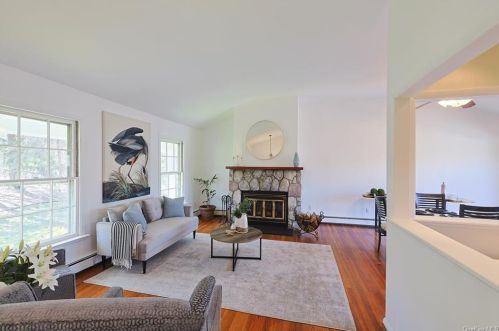 142 Loder Rd, Yorktown Hgts NY  10598-3911 exterior