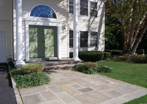 43 Columbo Dr, Deer Park, NY 11729-1808