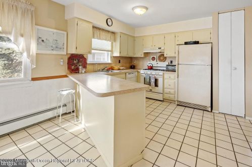 10 Lowell Ct, Bricktown NJ  08724-2423 exterior