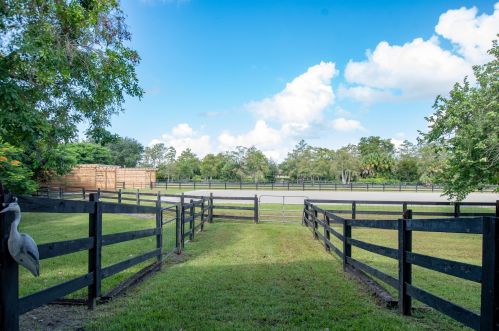 2562 Prarieview Dr, Town Of Loxahatchee Groves FL  33470-2572 exterior