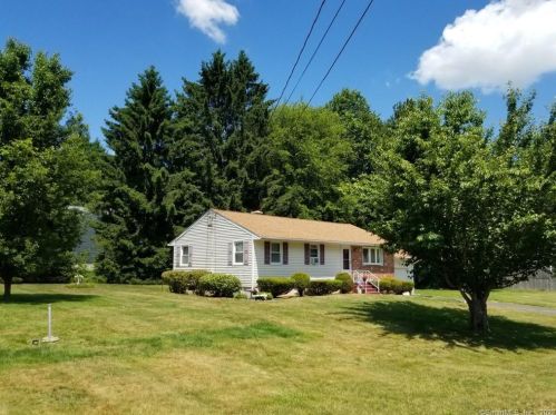 11 Hemlock Rd, Waterbury, CT 06712-1828