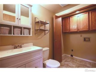 2125 8th Dr, Seattle WA  98055-3944 exterior