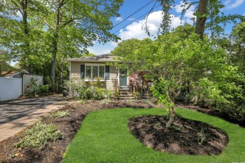 207 Springdale Dr, Hauppauge, NY 11779-6060