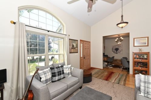 715 Apple Orchard Dr, Waterford WI  53185-2895 exterior