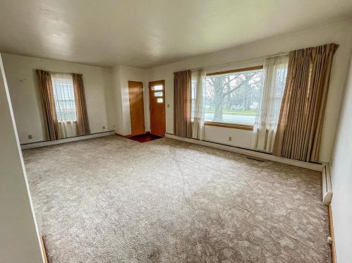461 Main St, Juneau, WI 53039-1110
