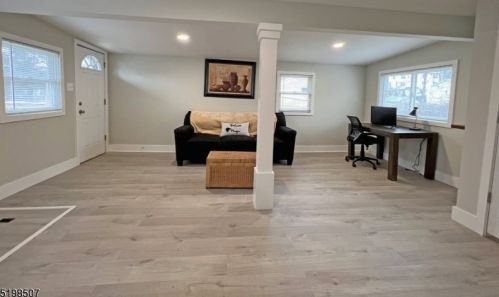 306 Brown Trl, Hopatcong NJ  07843-1107 exterior