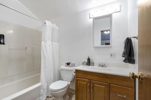 1438 Miramonte Ave, Los Altos CA 94024-5640 exterior