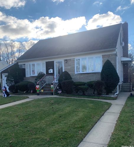 2174 Central Dr, Hempstead, NY 11554-5114
