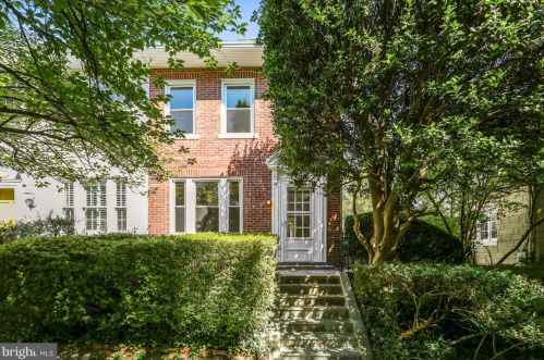 4417 Fessenden St, Washington, DC 20016-4065