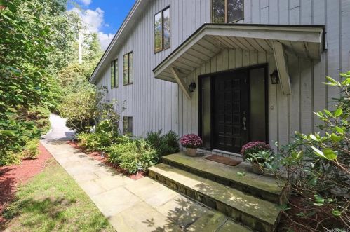 1067 Hardscrabble Rd, Chappaqua, NY 10514-1910