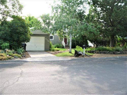 436 9th St, Eagle Crest, OR 97756-1609