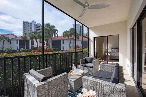 547 Serendipity Dr, Naples, FL 34108-2816