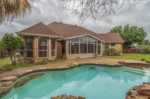 6109 Gateridge Dr, Lewisville TX  75028-2396 exterior