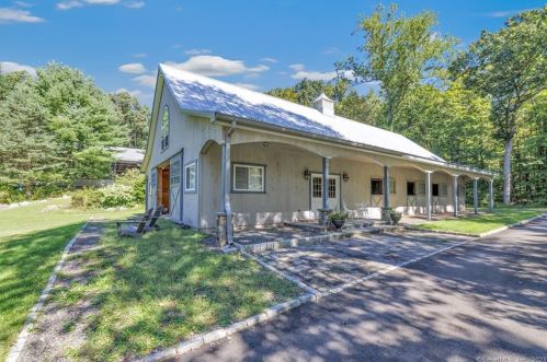 75 Honeysuckle Hill Ln, Bridgeport CT  06612-1145 exterior