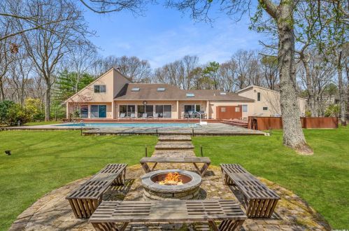 35 Fox Hollow Dr, East Quogue, NY 11942-3619