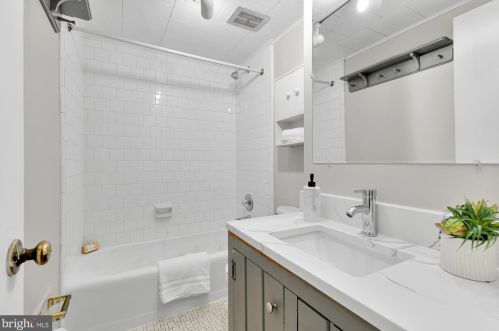 124 6 St, Washington DC 20002-2215 exterior