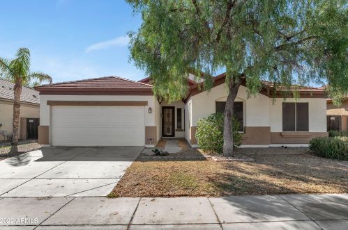 17943 Port Royale Ln, Sun City, AZ 85388-7588