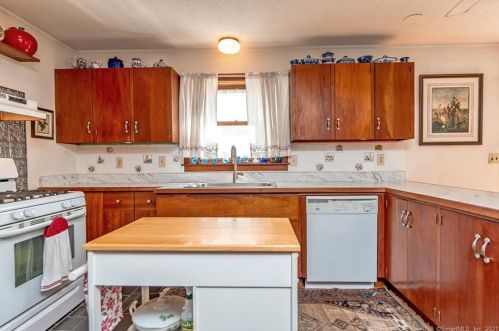 14 Robbins Rd, North Windham, CT 06247-1434