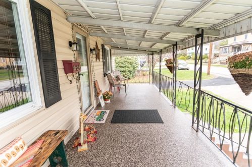 1316 Chestnut St, South Connellsville, PA 15425-4709