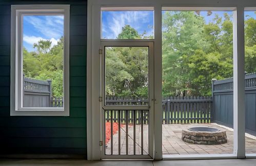 2061 Kings Gate Ln, Mount Pleasant SC  29466-8162 exterior