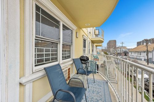 179 Beach 100th St, Far Rockaway, NY 11694-2822