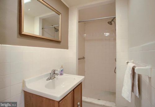 6407 Glenwood St, Navy Sup Dpt PA  17050-1912 exterior