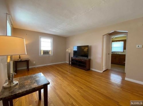 134 Gilbert Ave, Elmwood Park, NJ 07407-1650