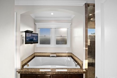 1921 Windward Ln, Newport Beach CA  92660-3816 exterior