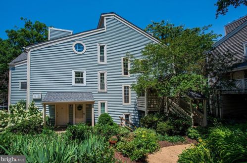 7732 Willow Point Dr, Falls Church VA  22042-7533 exterior