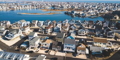 8 Harborside Dr, Pelican Island NJ  08751-1316 exterior