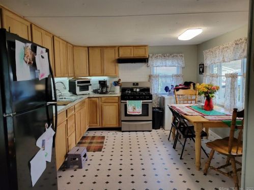 206 G St, Groton CT  06340-5372 exterior