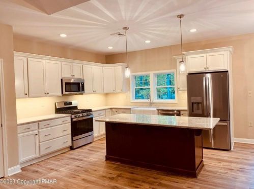 19 Masters Ln, Hazle Township PA  18202-9167 exterior