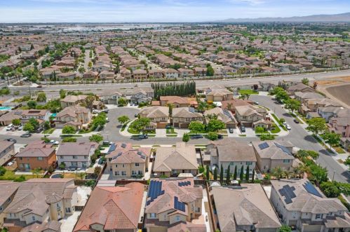 767 Red Barn Pl, Lathrop CA  95330-8975 exterior