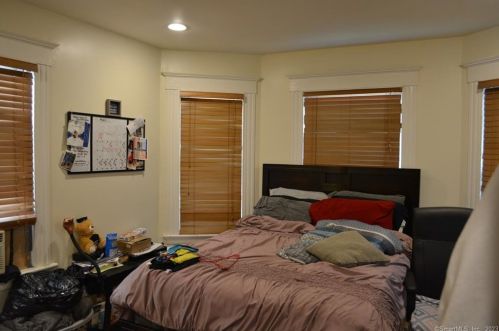 356 Chestnut St, New Britain CT 06051-2307 exterior