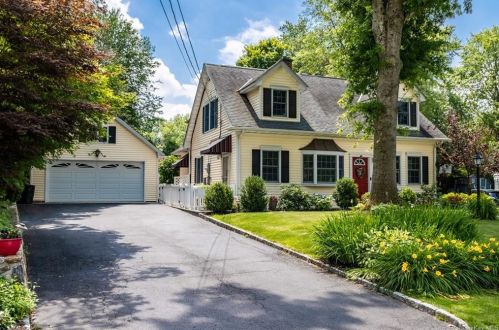 10 Osage Dr, Crotonville NY  10562-3815 exterior