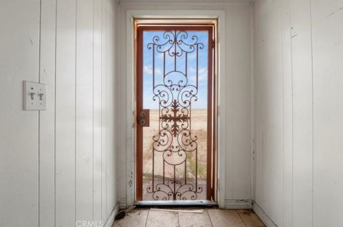 5041 Avenue, Lancaster CA  93534-7428 exterior