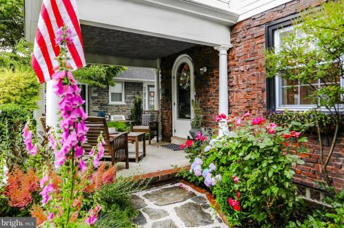 2939 Oakford Rd, Ardmore, PA 19003-1811