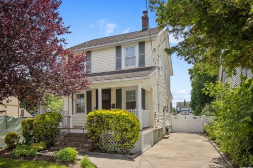 63 Centre St, Woodsburgh, NY 11598-1304