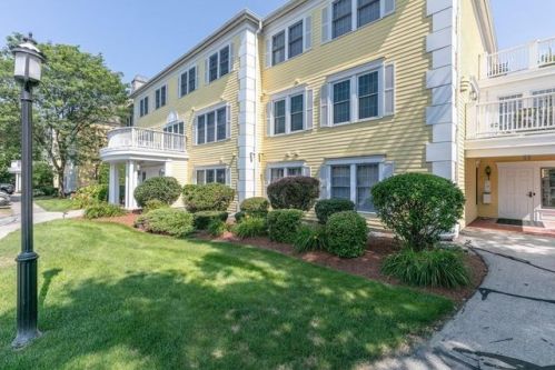 1 Riverview Blvd, Methuen MA  01844-6026 exterior