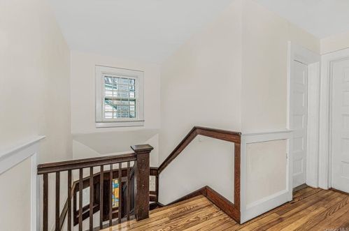 4 Wallace Pl, White Plains NY  10606-3211 exterior