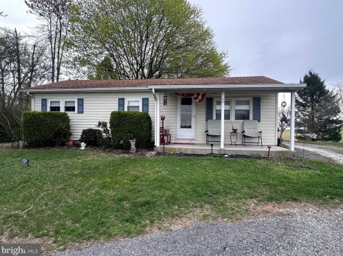 745 Littlestown Rd, Littlestown, PA 17340-9621